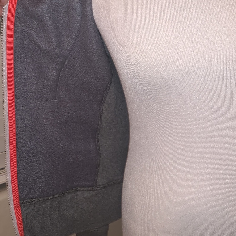 LULULEMON SIZE 4 GORGEOUS ZIPPERED HOODED THICK JACKET - Picture 11 of 13
